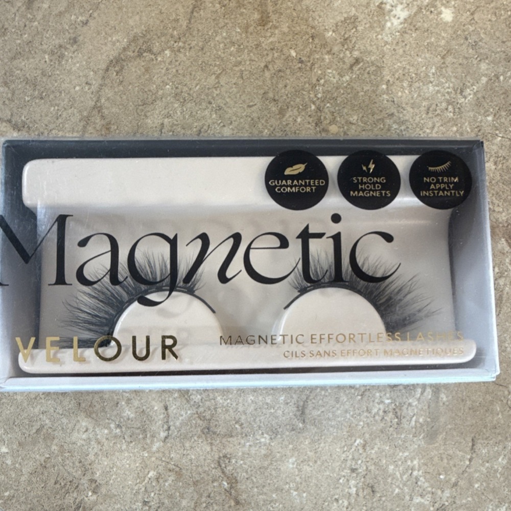 Velour Magnetic Effortless Lashes Opposites Attract Black Reusable Eyelashes